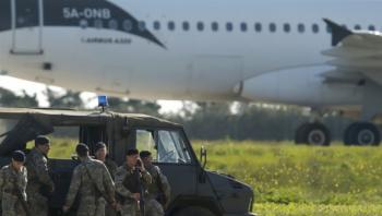 Libya'dan kalkan uçağı kaçıran 2 saldırgan emniyet güçlerine teslim oldu!